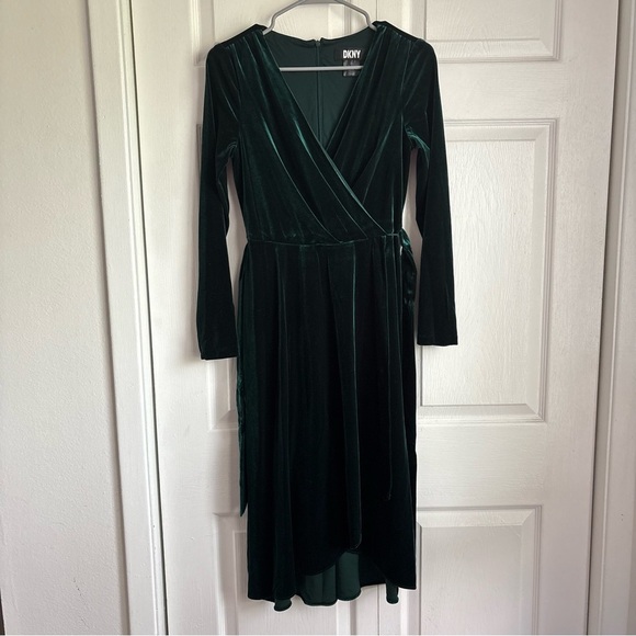 NWOT DKNY Green Velvet Wrap Dress - Size 2 - Picture 1 of 6
